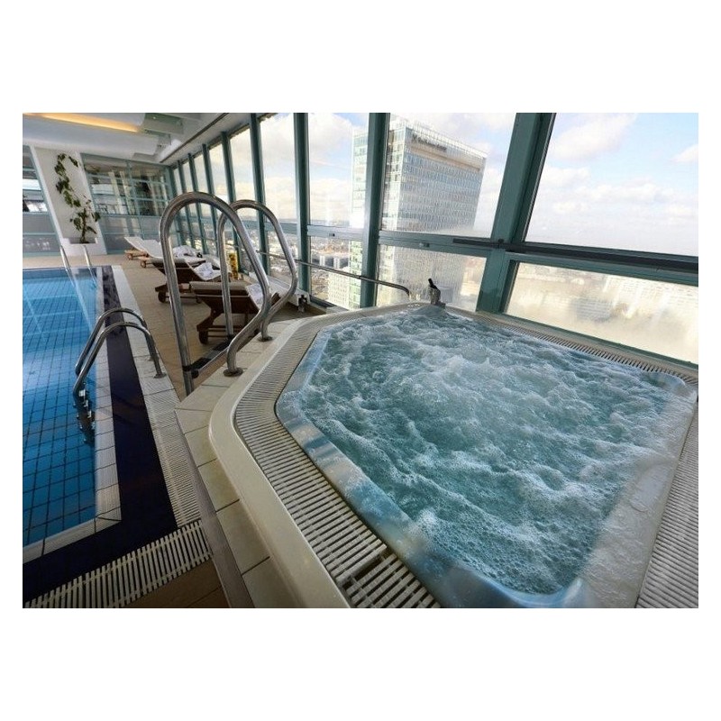 Panorama-Wellness über den Dächern Prags inkl. Pool, Whirlpool & Sauna